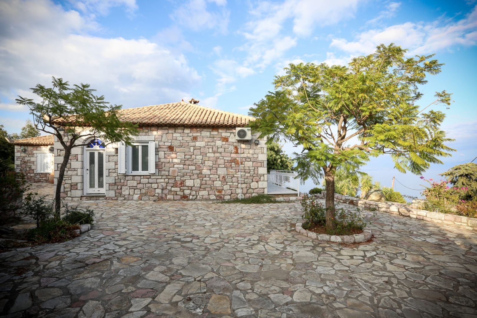 TURQUOISE STONE VILLA WITH POOL