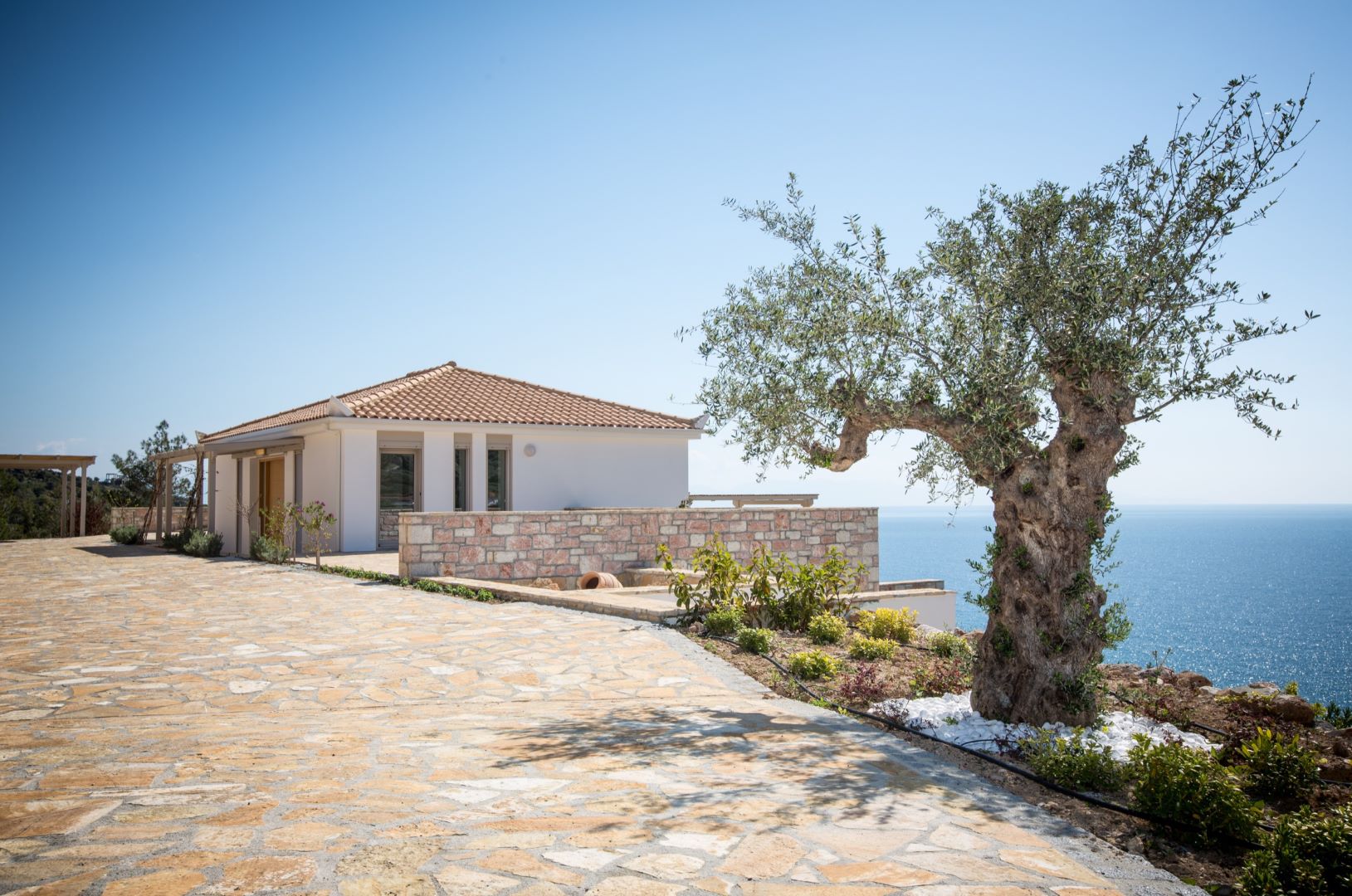 BRIGHT ART STONE VILLA