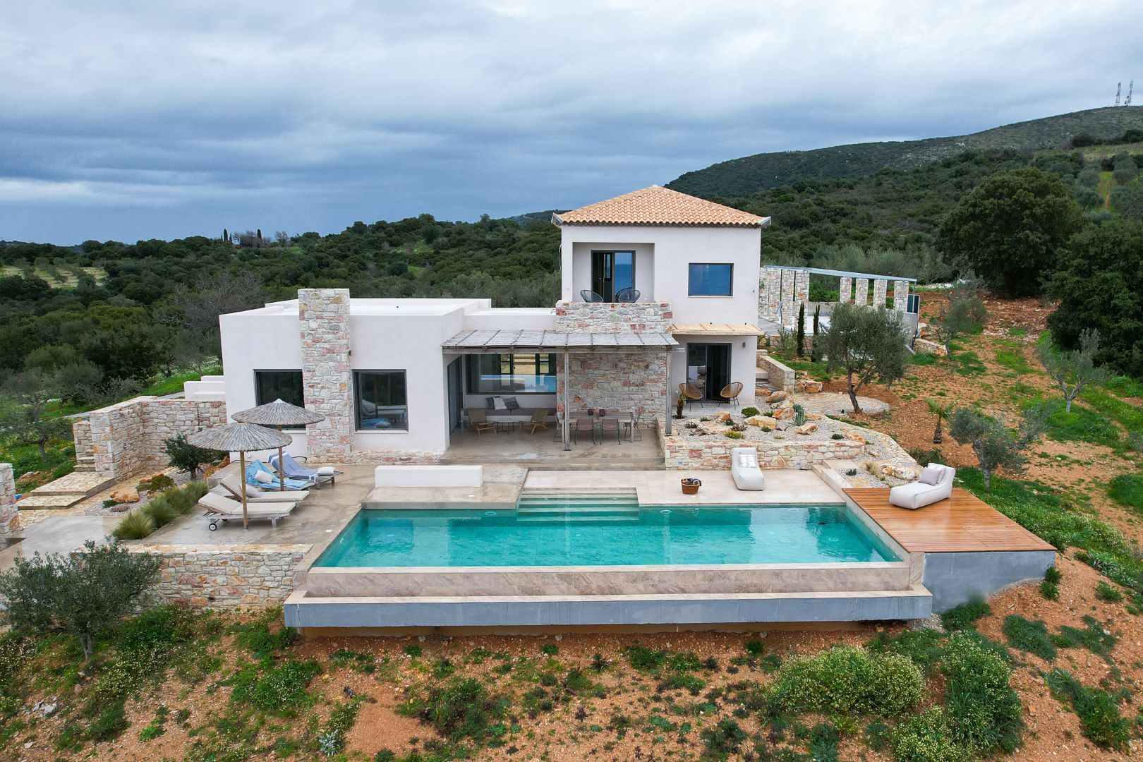 UNIQUE & STYLISH LUXURIOUS VILLA